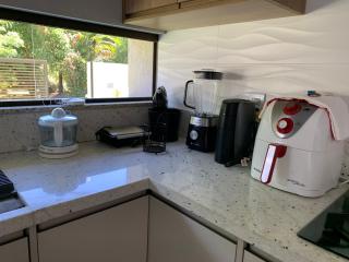 Casa 5 suites, lavabo externo, dependência completa, lavabo externo, área goumert com churrasqueir a 300 metros da praia - 1