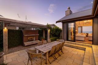 Beachfront Mediterranean Villa - Papamoa - 6