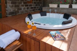 StayVista's Floradale - 5BHK Pet-Friendly Villa with Jacuzzi - 6