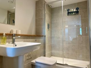 Beautiful Waterside Apartment near Old Trafford - Manchester - 5
