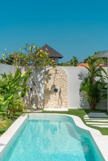 Umalas Escape - Premier 3BR Tropical Villa Steps from Canggu - 2