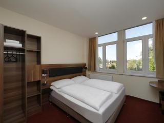 B&B HOTEL Berlin-Adlershof - Berlino - 6