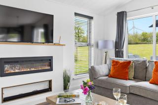 Snowdrop Lodge, 9 Roadford Lake Lodges - Lifton - 1