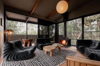 'Sisters' - Cliff top cabin with hot tub - 8