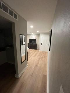 Aksarben Apt-Close to UNO & I80 - Omaha - 4