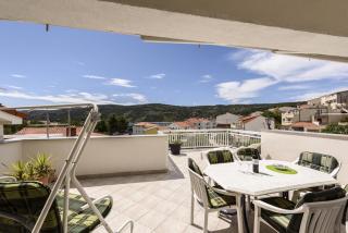 Apartments Luka - Trogir, Marina 150m from the beach - Marina - 0