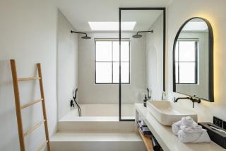 3 BD with Rooftop Jacuzzi and Glass Pool - Canggu - 7