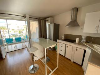 Bel appartement T2 avec vue mer. Plages, commerces et restaurants à pied. - Six-Fours-les-Plages - 5