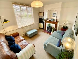 3 Bedroom home within walking distance of town - Pass the Keys - 0