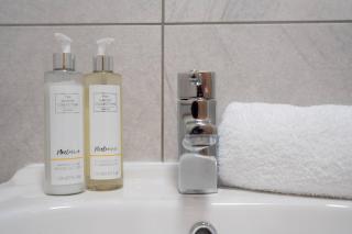 Pass the Keys Woolton · Studio Flat Next to Station Beatles Attractions - Liverpool - 5