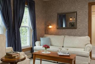 Inn at Pleasant Lake - New London - 2