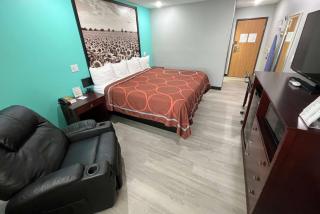 Super 8 by Wyndham Emporia - Emporia - 6
