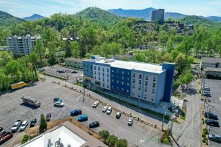 Comfort Suites Gatlinburg Downtown-Convention Center - Gatlinburg - 1