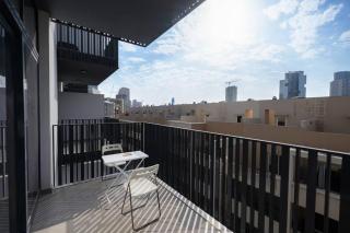 Spacious 2BR Apartment with Community View - Dubai - 7