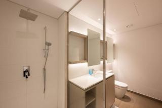 Spacious 2BR Apartment with Community View - Dubai - 5