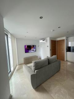Modern central 1 bedroom apartment with rooftop spa - Gibraltar - 6