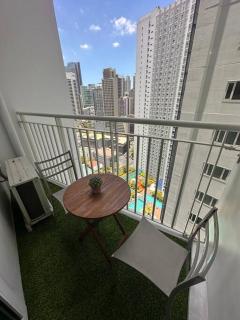 The Brentt Piazza at Sm Jazz Makati with balcony - Manila - 8