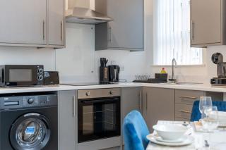 Contemporary 2 Bed Apartment -Belfast East Village - 2