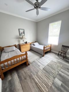 Walk or Bike Ride to beach and Centrally located - Gulfport - 0