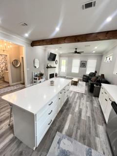 Walk or Bike Ride to beach and Centrally located - Gulfport - 3