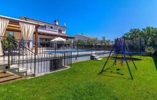 4 Bedroom Pet Friendly Home In Vodnjan - Vodnjan - 9