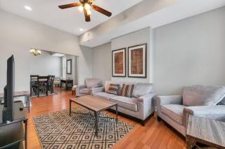 St Louis Tower Grove Two-Story Townhome Perfect for Groups Side B - 8