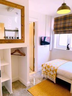 Room at the Inn - Glastonbury - 1