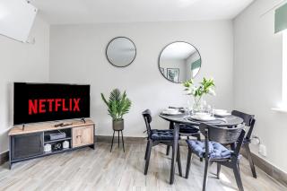 Stunning garden flat, free parking, minutes from Harry Potter - 8