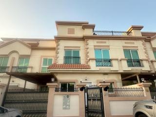 Guest room for girls or family only - Dubai - 0