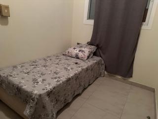 Guest room for girls or family only - Dubai - 4