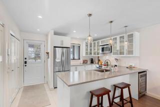 Spacious Condo with Lake and Mountain View - 4