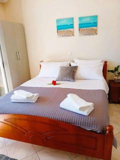 Sea Side Serenity 6 - 7