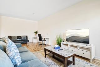 Quiet Irvine Poolside Ground Floor Apartment, Fast WIFI, Walk to Shops, Near Great Park, UCI, Irvine Spectrum - 6