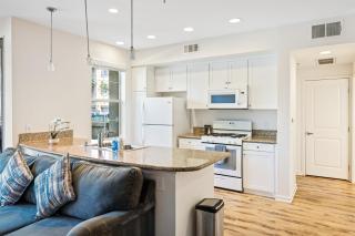 Quiet Irvine Poolside Ground Floor Apartment, Fast WIFI, Walk to Shops, Near Great Park, UCI, Irvine Spectrum - 5