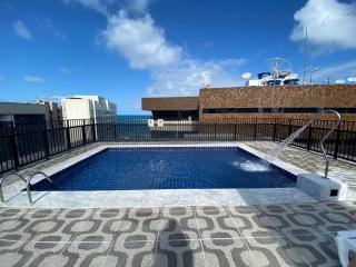 Apto com ótima localização na Ponta Verde - 2