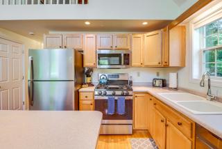 Pet-Friendly Home with Hot Tub Near Cranmore! - 3
