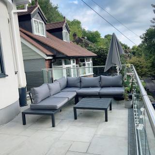 Artsy Retreat - Sleeps 8 Free Parking & Balcony - Caterham - 4