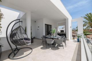 VACATION MARBELLA I Villa Marbesa White Pearl, Two Private Pools, 3min walk to the Beach, Fastest WiFi, Built in 2024 - Marbella - 5