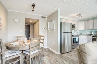 Walk to Shore Retreat with Balcony in Ocean City - Ocean City - 4