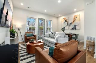 Townhouse On The Hill - Walkable to DT - 0