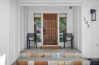 Sunny Chalet 1 block to Bentonville DT Sleeps 10 - Bentonville - 9