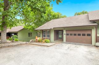Lakeside Nest Dock on Lake Rayburn Sleeps 10 - Bella Vista - 8