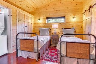 Mountain Home Cabin Rental with Fire Pit! - Mountain Home - 2