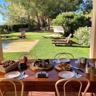Le Patio, chambres d hôtes pour adultes en Camargue, possibilité de naturisme à la piscine, - Aimargues - 5