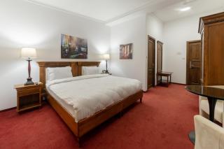 Arc de Triomphe by CityBookings - Bucharest - 9