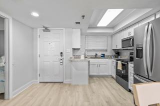 Updated Ground Floor OceanFront Condo, Walk to Flagler Ave - New Smyrna Beach - 4