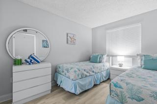 Updated Ground Floor OceanFront Condo, Walk to Flagler Ave - New Smyrna Beach - 3