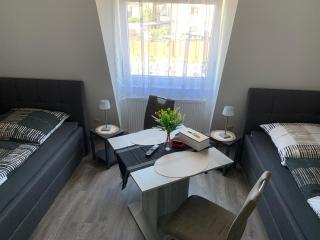 -Fewo Benz- Exklusive Ferienwohnung im Stadtzentrum von Wittenberge Modernes Ambiente, 3 Einzelzimmer für bis zu 6 Gäste - voll ausgestattet mit Waipu-TV und High-Speed-WLAN Bettwäsche und Handtücher inklusive! - Wittenberge - 7