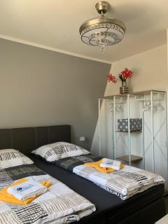 -Fewo Benz- Exklusive Ferienwohnung im Stadtzentrum von Wittenberge Modernes Ambiente, 3 Einzelzimmer für bis zu 6 Gäste - voll ausgestattet mit Waipu-TV und High-Speed-WLAN Bettwäsche und Handtücher inklusive! - Wittenberge - 6