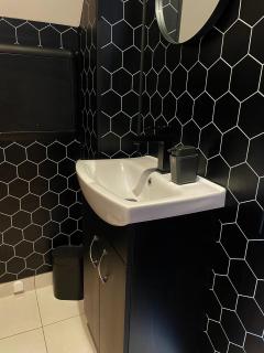 Stort loftsrom i Ålesund sentrum med enkel frokost - 8